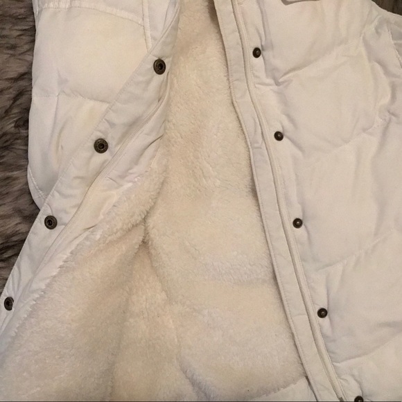 BANANA REPUBLIC DETACHABLE FAUX FUR HOODIE PUFFER - Picture 3 of 5